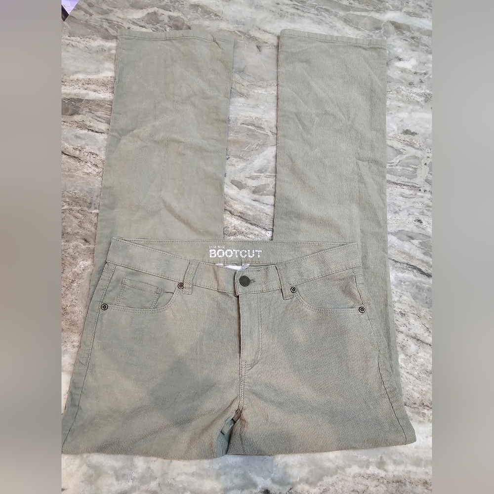 New York & Company Size 4 Low Rise Bootcut Corduroy Pants Light Olive Khaki Stre